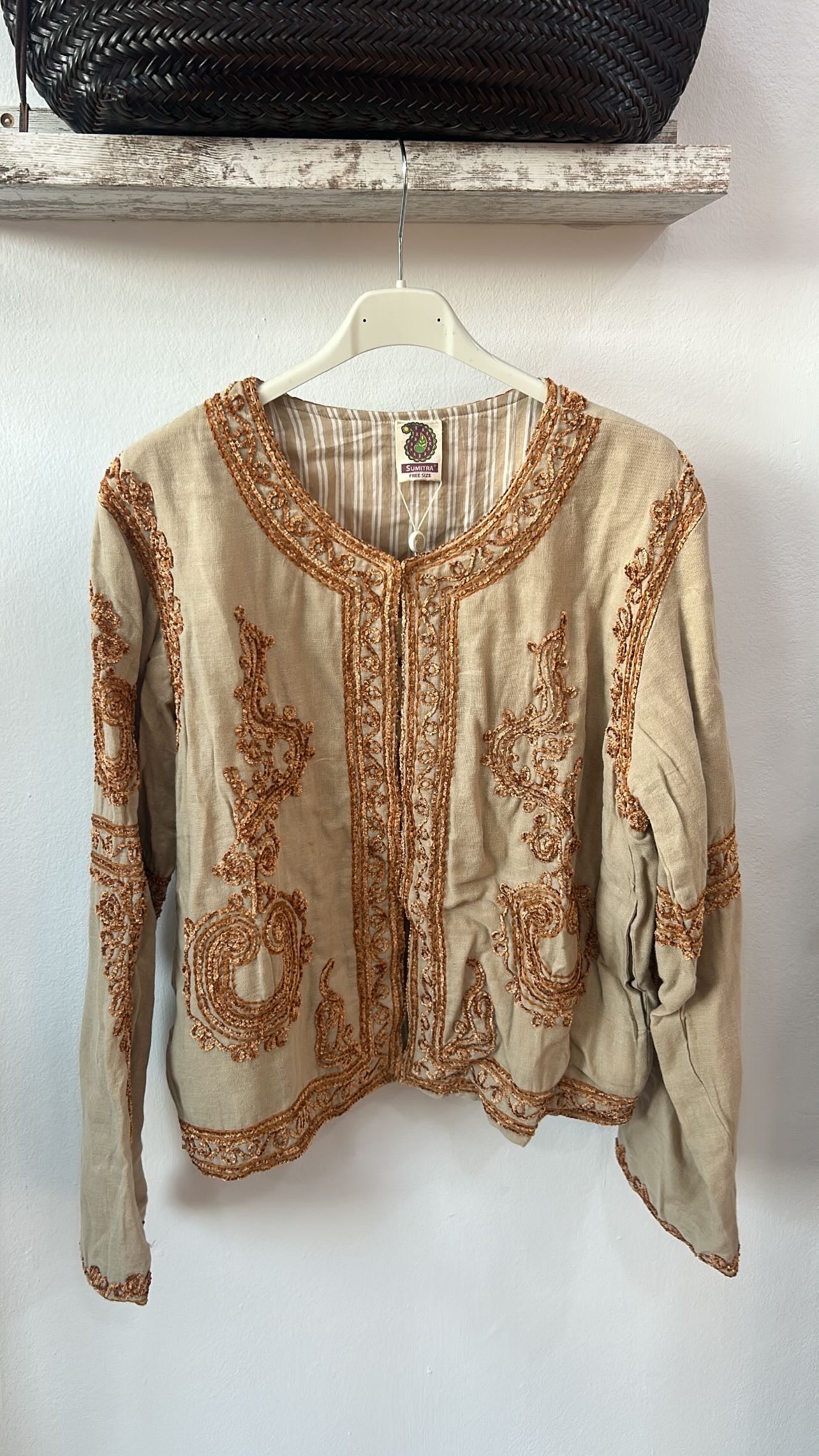 CHAQUETA BORDADA