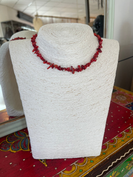 Collar coral rojo