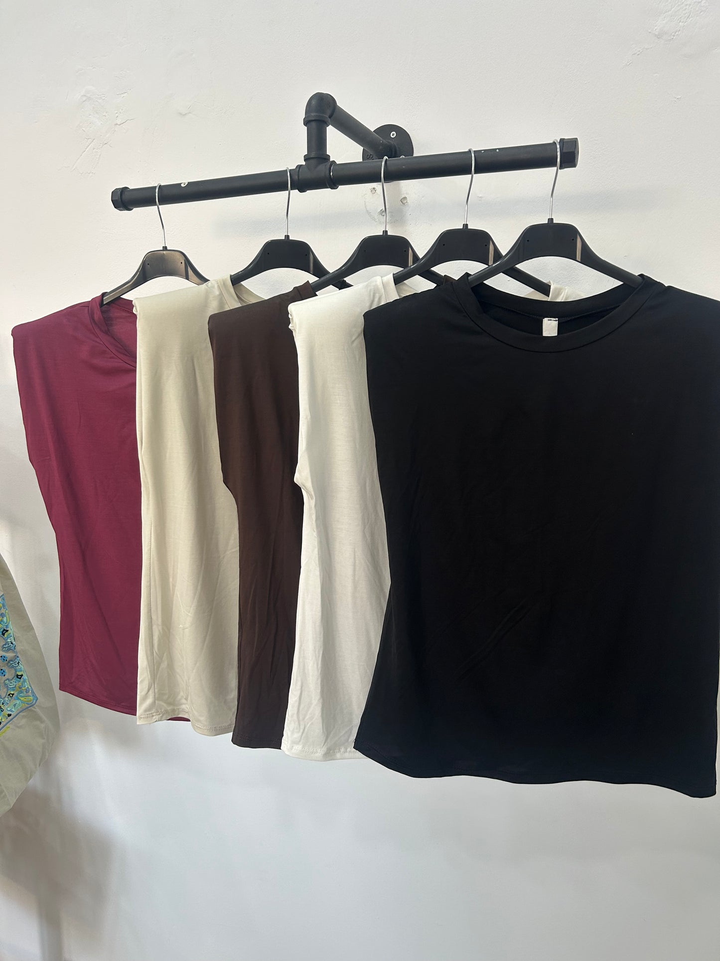 camiseta hombreras