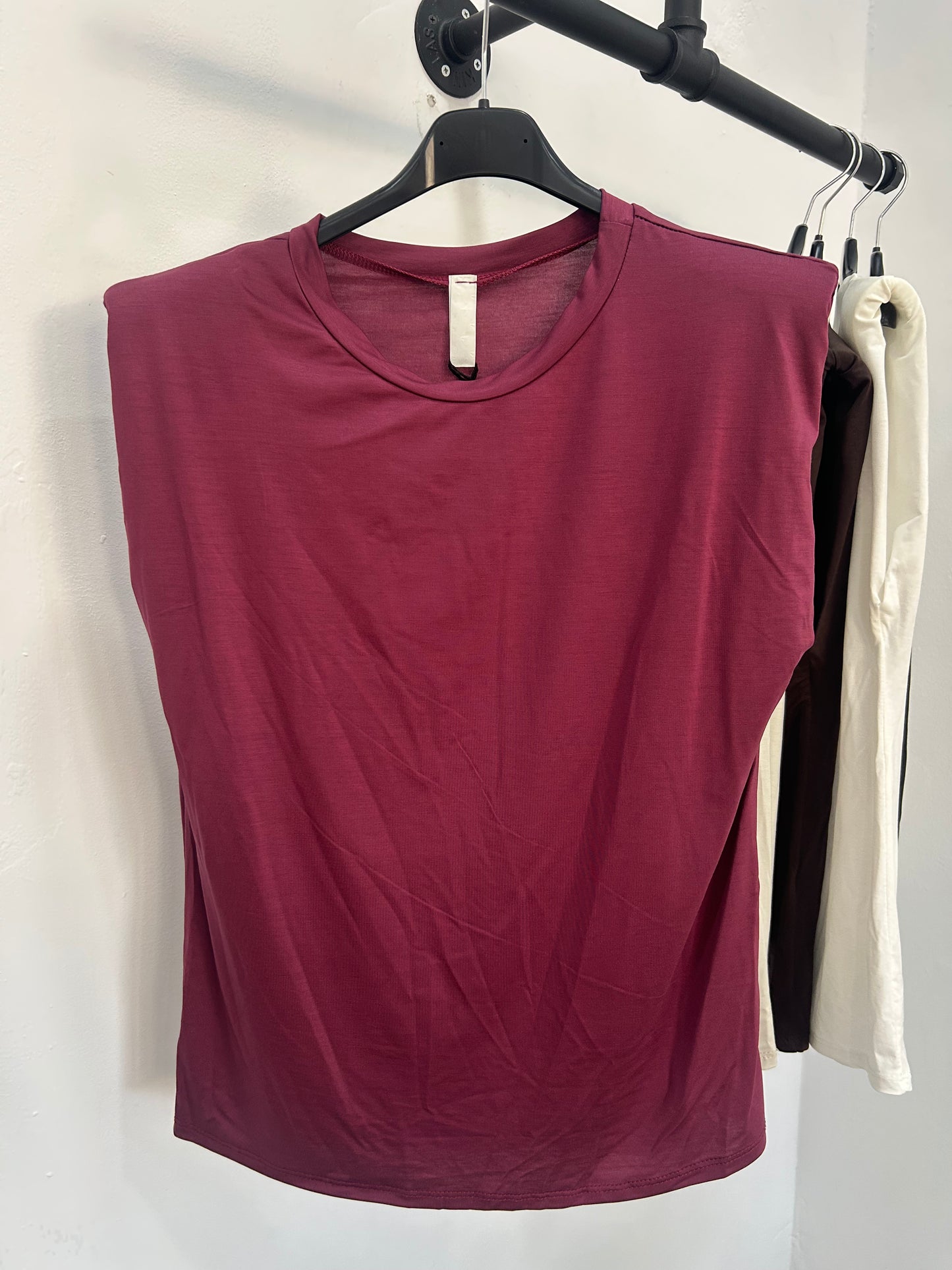 camiseta hombreras