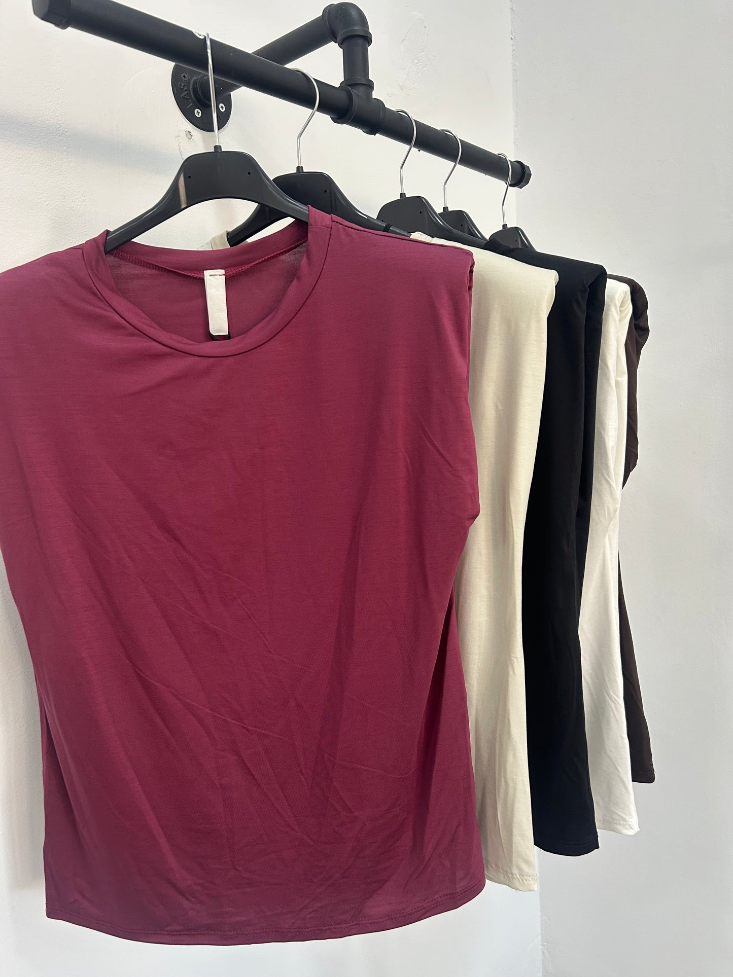 camiseta hombreras