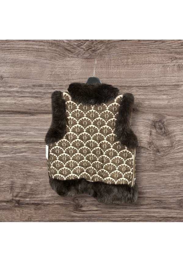 CHALECO SIN MANGA BORDADO PELO 