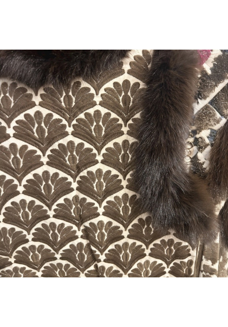 CHALECO SIN MANGA BORDADO PELO 