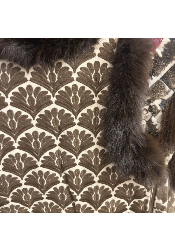 CHALECO SIN MANGA BORDADO PELO 